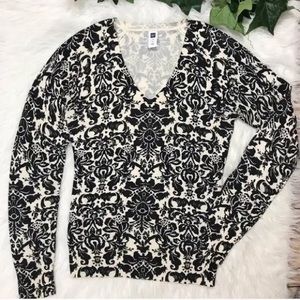 GAP black and white v-neck sweater.